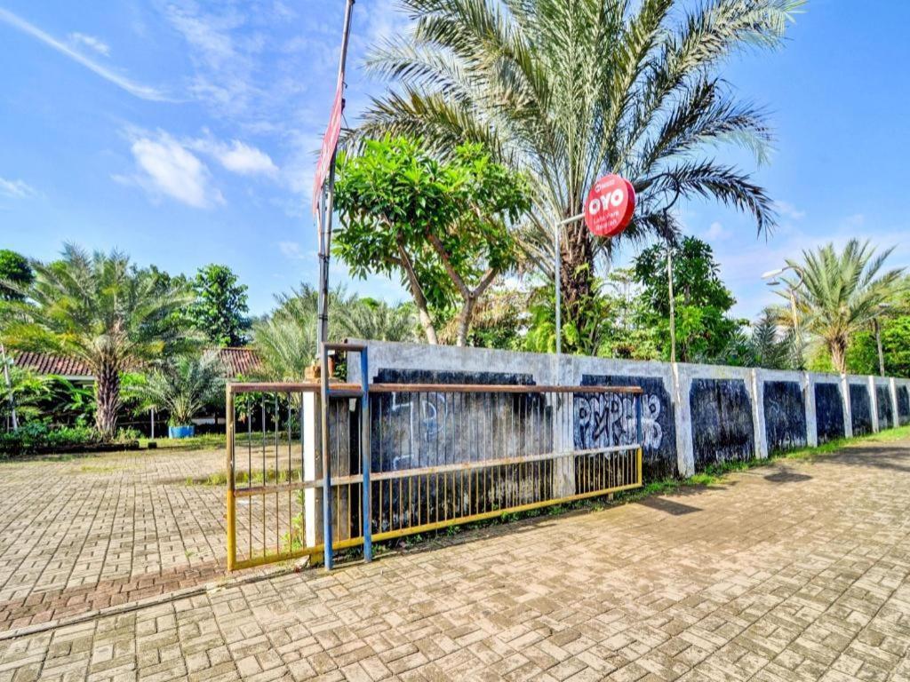 Oyo 90222 Lafa Park Syariah Hotel 2*